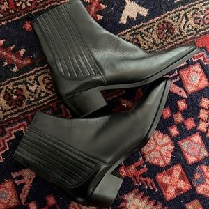 NWOT- Zara Leather Chelsea Boots